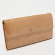 LOUIS VUITTON Noisette Monogram Vernis Sarah Wallet Online Hot Sale